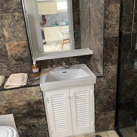 Studio Arbore Avec Piscine * البوفيرا